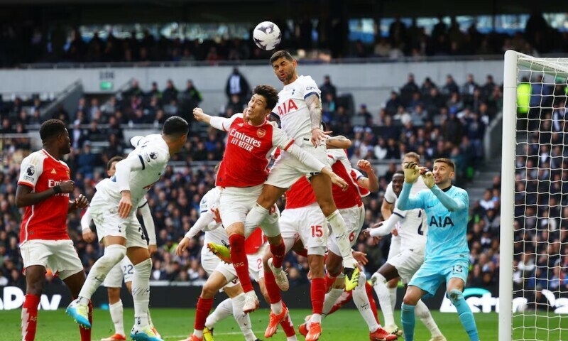 Arsenal hang on to beat Spurs, stretch lead at top - Sport