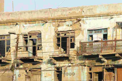 Old and Broken Buildings of Karachi to Be Evacuated Soon