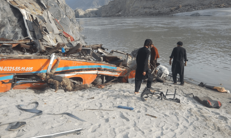 At least 20 killed, 21 injured as bus overturns on Karakoram Highway near Diamer - Pakistan