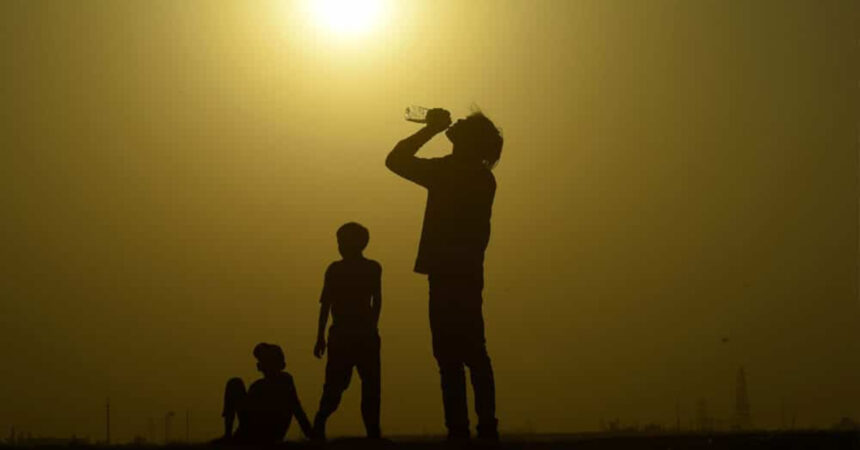 PMD Officials Issue Extreme Heatwave Alert: Safety Precautions for Pakistan