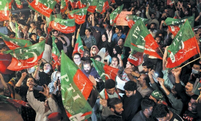 Mianwali police besiege Sargodha court to rearrest acquitted PTI workers - Pakistan