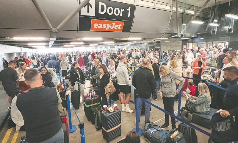 Power cut causes flight chaos at Manchester airport - World