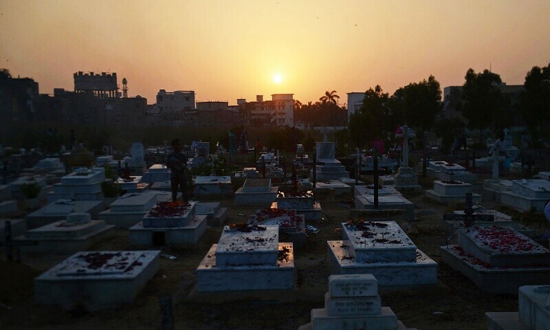 Encroachers expanding old graveyards to occupy state land in capital - Pakistan