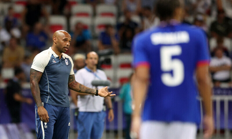 France coach Henry criticises his players after win over Argentina ends in brawl - Sport