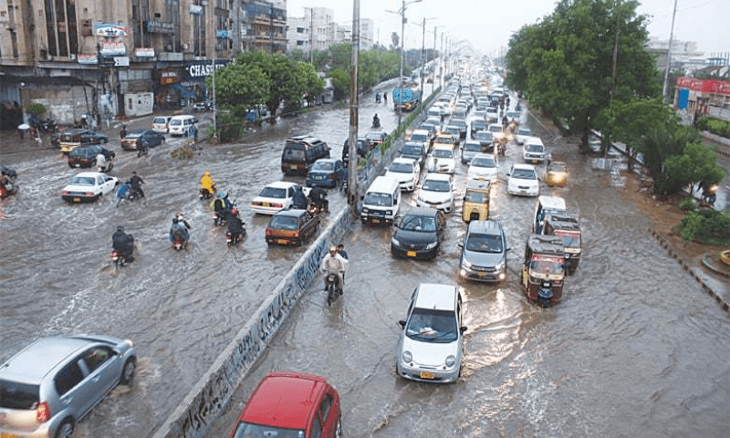 Light rain throws Karachi into traffic chaos - Pakistan