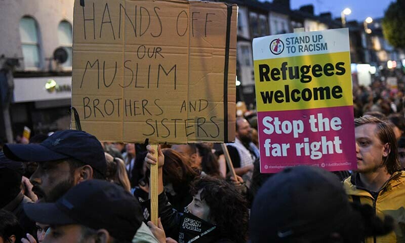 UK anti-racism protesters take to streets after days of far-right unrest - World