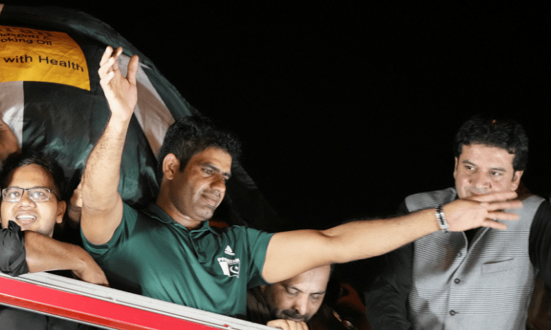 Triumphant Arshad Nadeem lands in Lahore to rousing welcome - Pakistan