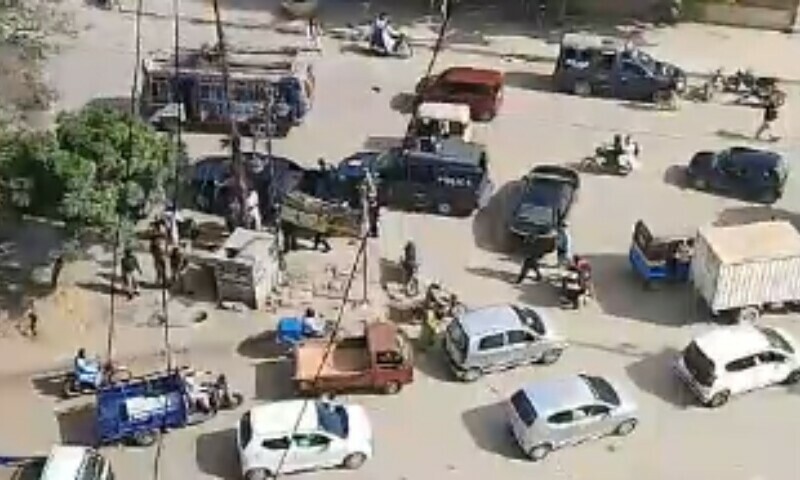 Karachi police resort to baton charge, aerial firing to disperse TLP protesters near Tower - Pakistan